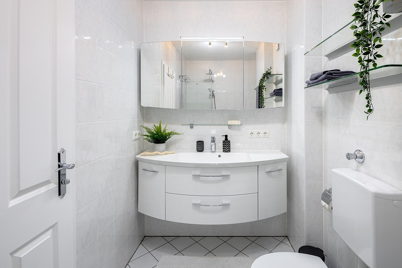 フラット 部屋数 3 部屋 | München-Obergiesing | 70028 | ...neuem Waschtisch, Badewanne...