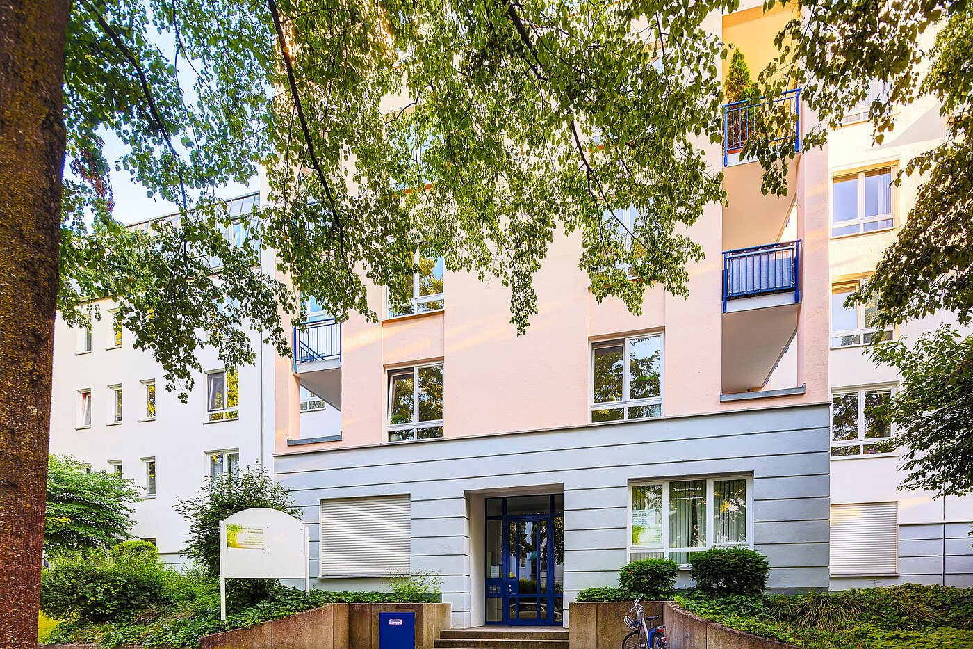 フラット 部屋数 3 部屋 | München-Oberföhring | 70246 | Ansicht von der Straße aus