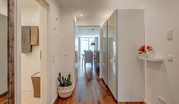 フラット 部屋数 2 部屋 | München-Schwabing | 70434 | Flur mit "verstecktem"...