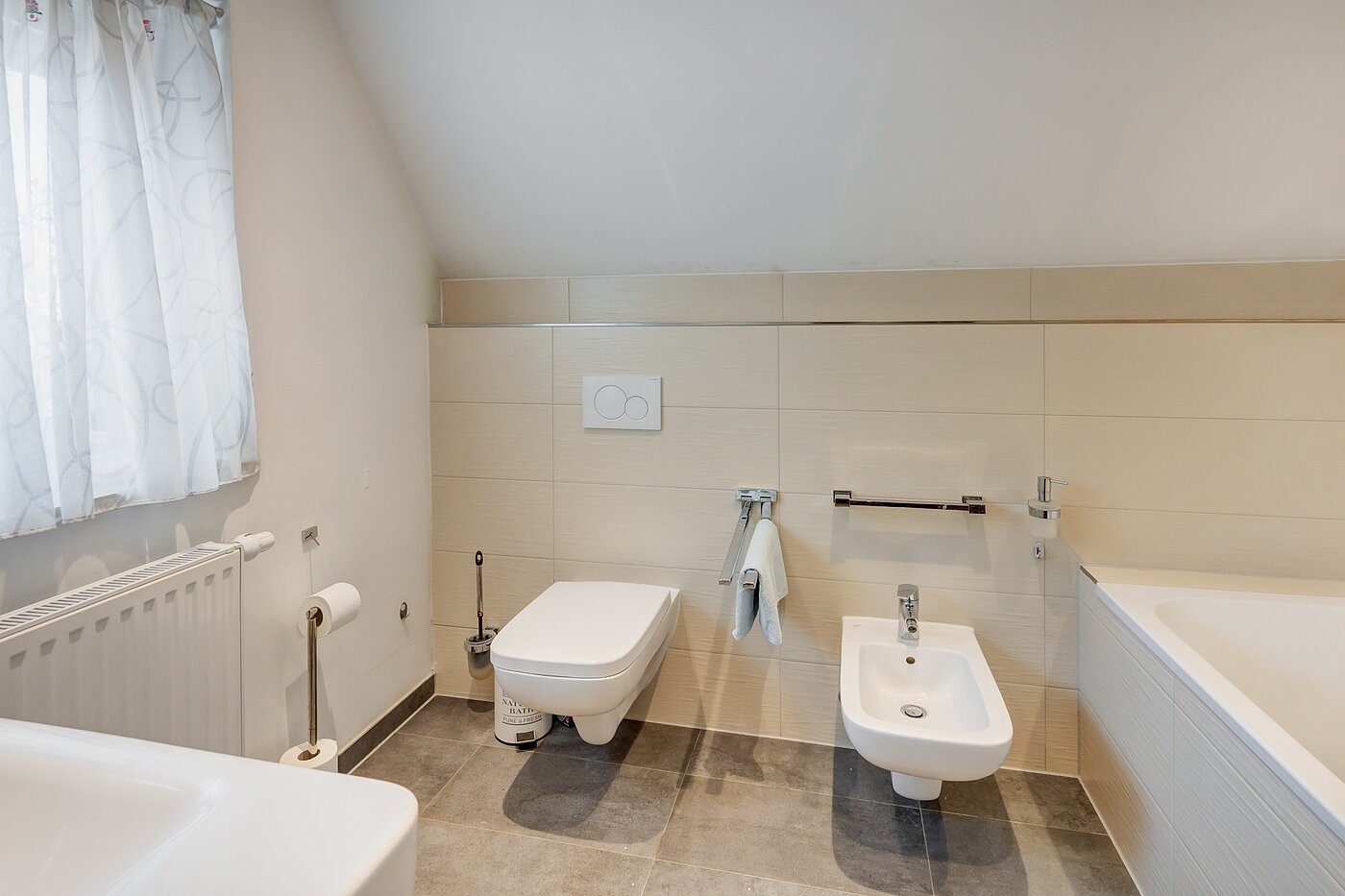 一戸建て 部屋数 8 部屋 | 70229 | ...und Bidet