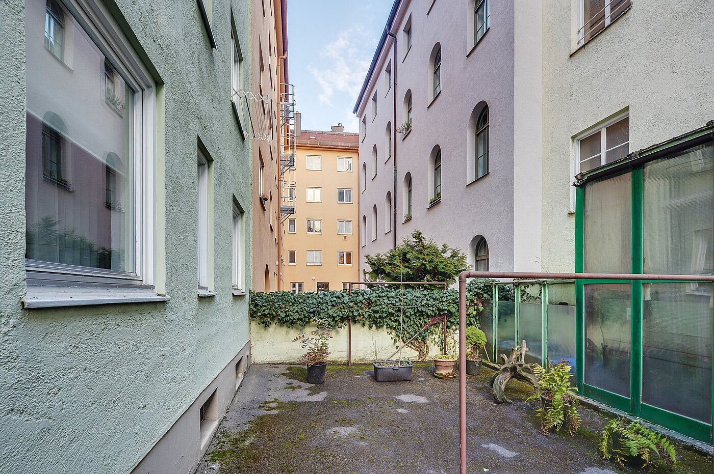 レイズド・グラウンドフロアー（一階が地表よりも高い） 部屋数 2 部屋 | München-Lehel | 2012ML1 | Ruhiger Hinterhof