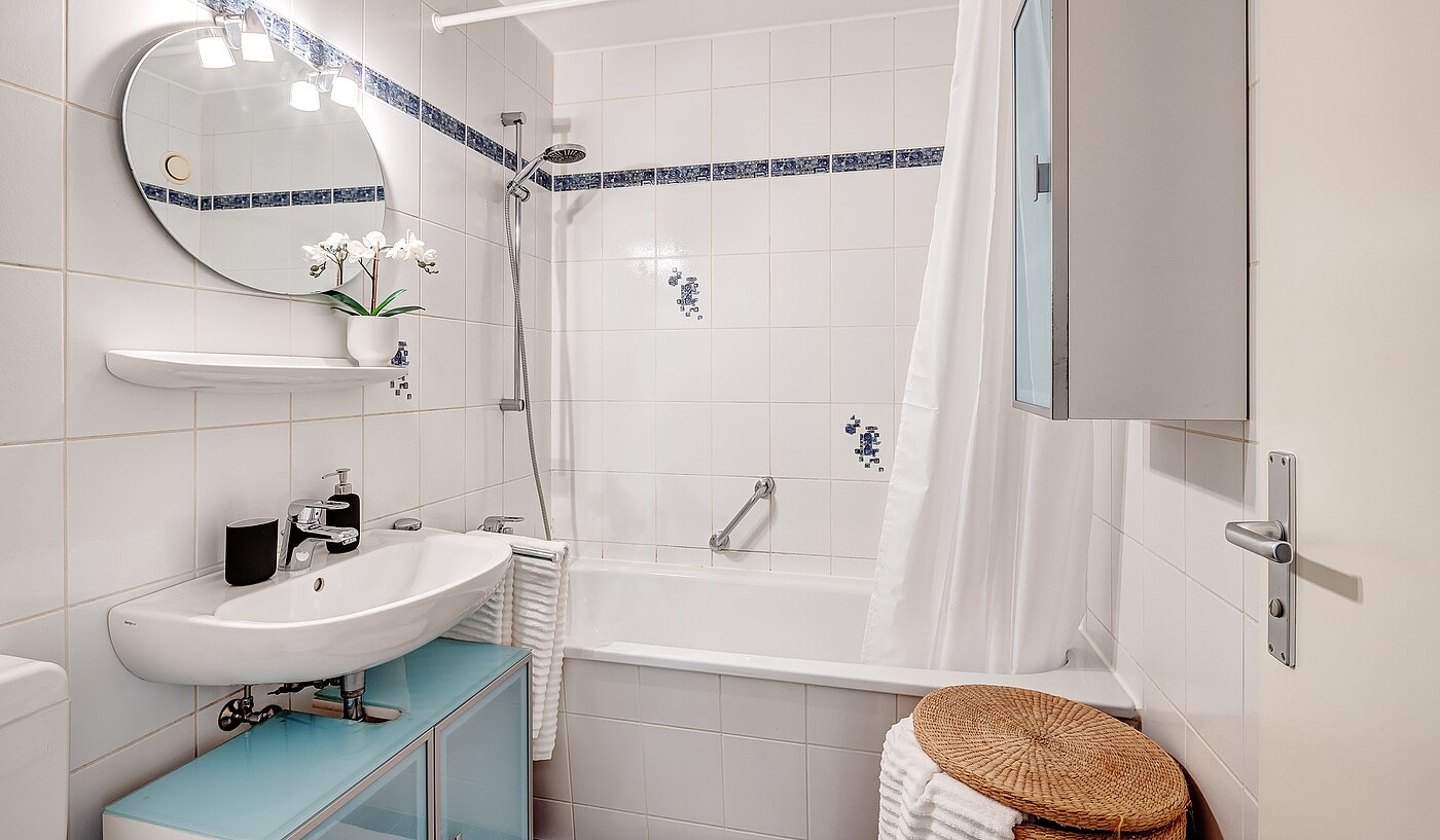 フラット 部屋数 3.5 部屋 | Haar | 2201ML5 | Helles Bad mit Badewanne