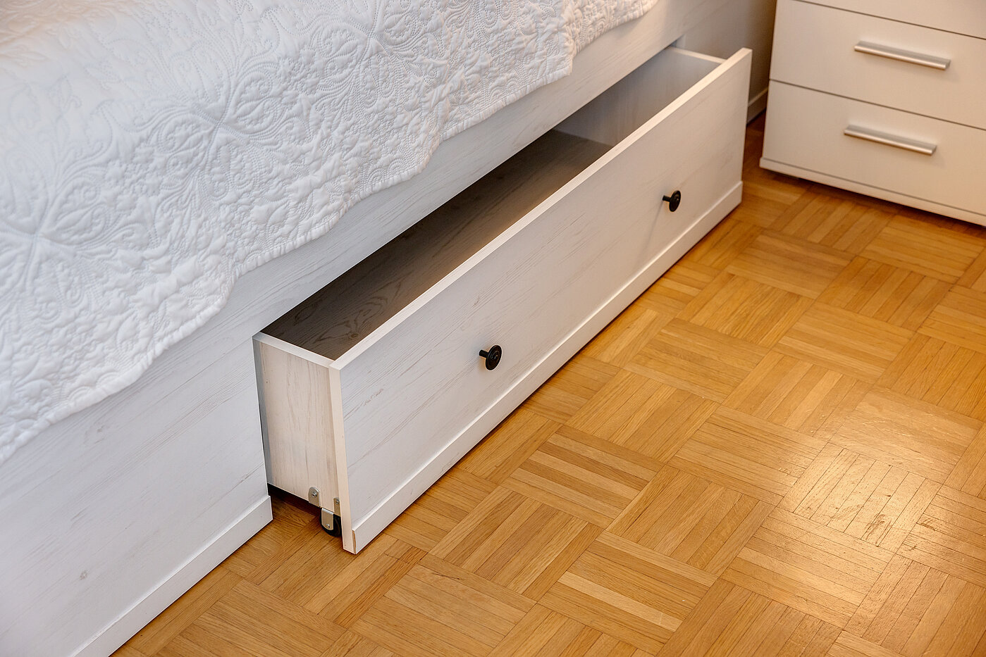 フラット 部屋数 2 部屋 | 70219 | ... auch unter dem Bett...