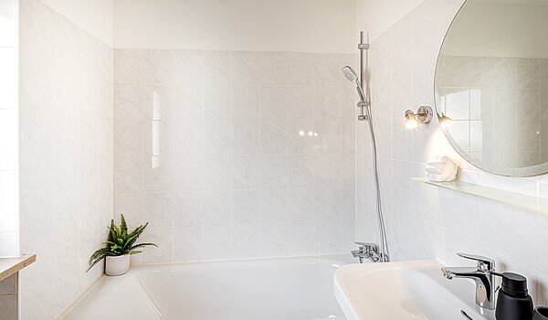 センターハウス 部屋数 5 部屋 | Unterschleißheim | 70187 | ...mit Badewanne