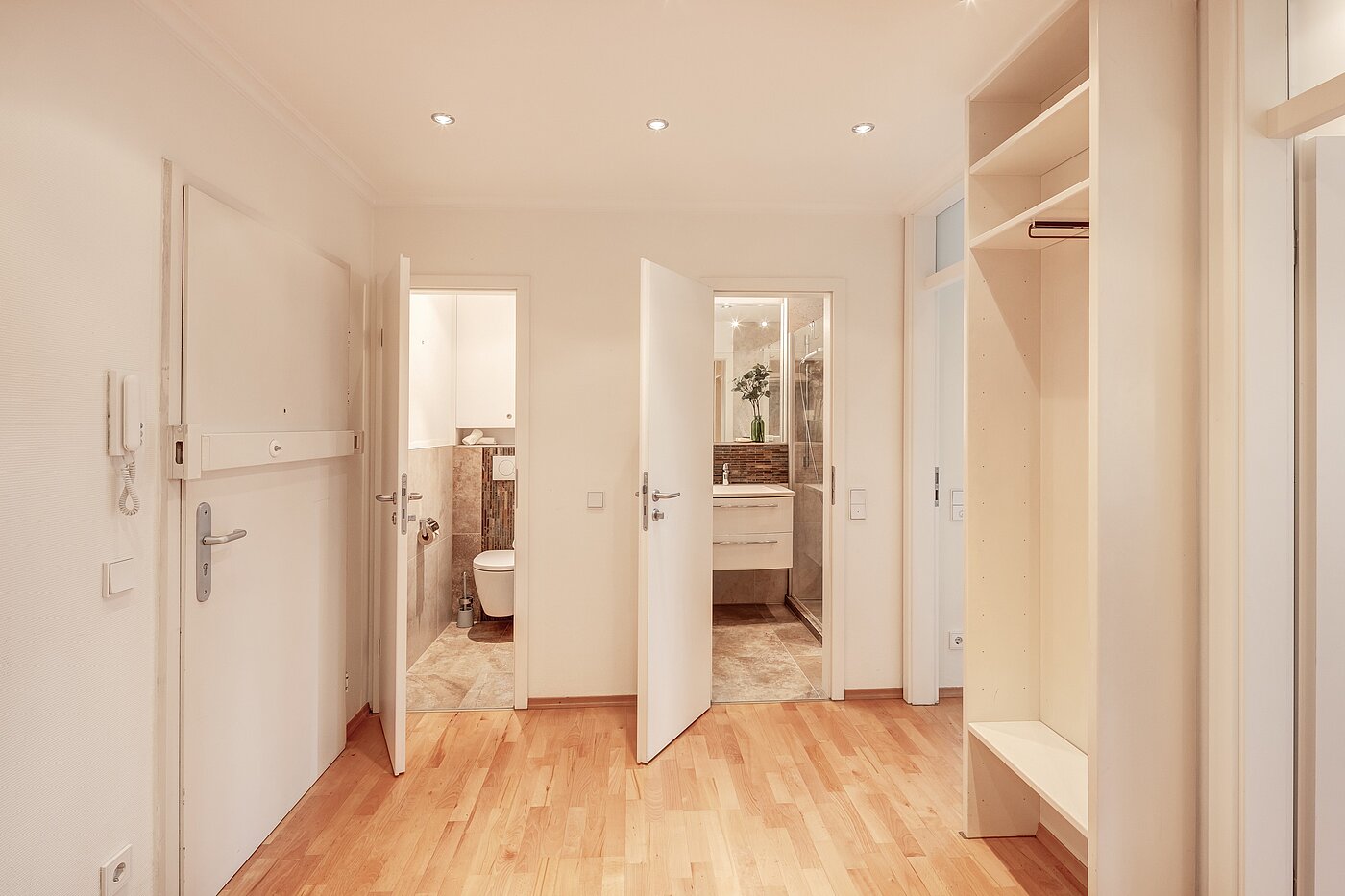 フラット 部屋数 3 部屋 | München-Maxvorstadt | 70133 | Blick vom Eingangsbereich