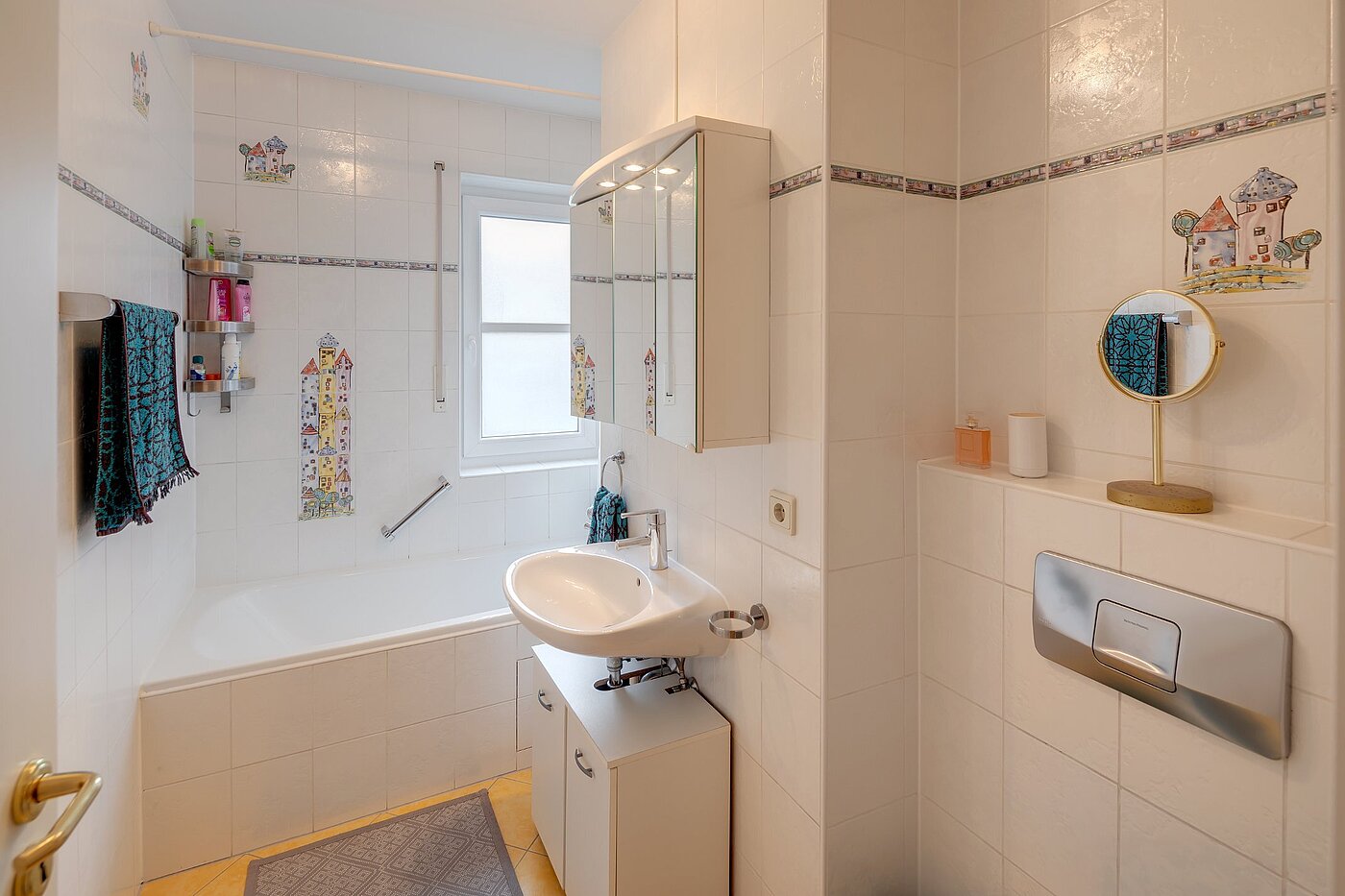 フラット 部屋数 3 部屋 | München-Harlaching | 2103ML3 | Tageslichtbad