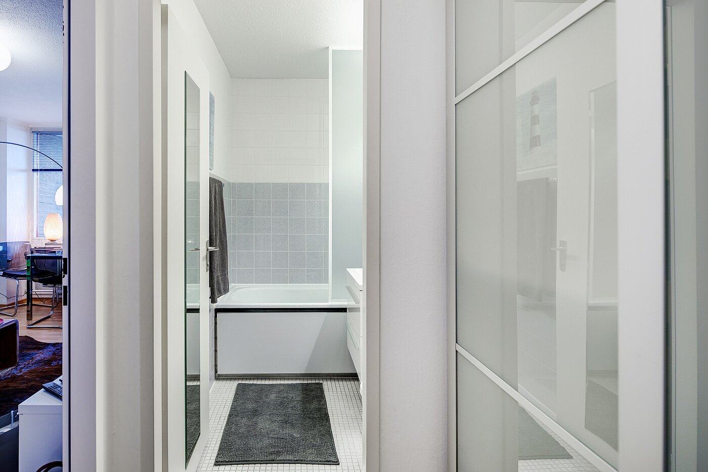 フラット 部屋数 1 部屋 | München-Laim | 70175 | Flur Richtung Wohnzimmer und Bad