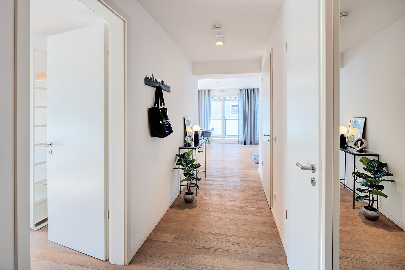 Penthouse 部屋数 2 部屋 | München-Bogenhausen | 70385 | Heller Flur mit...
