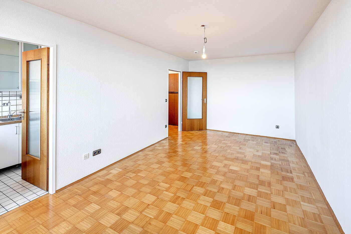 フラット 部屋数 1 部屋 | München-Laim | 70144 | ...mit Platz zum schlafen und zum essen...