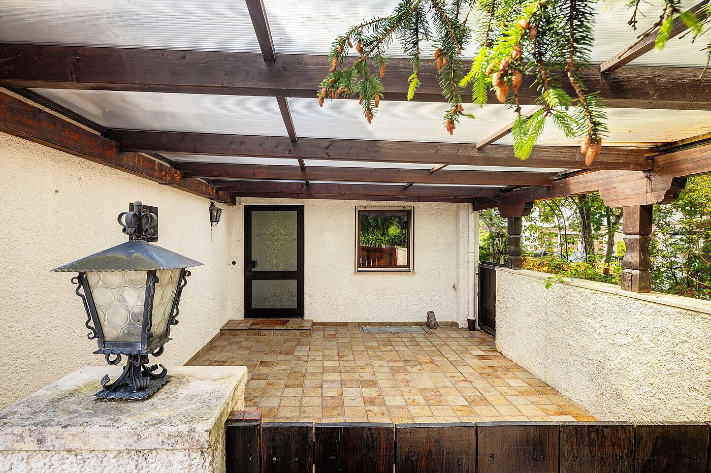 角のテラスハウス 部屋数 5 部屋 | Penzberg | 701121 | Hauseingang mit Carport