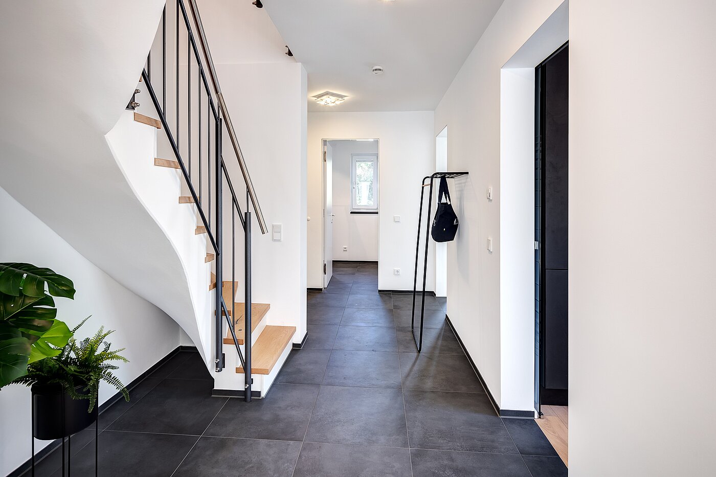 メゾネット・マンション（複数階にわたるマンション） 部屋数 4 部屋 | München-Obermenzing | 701553 | Flur