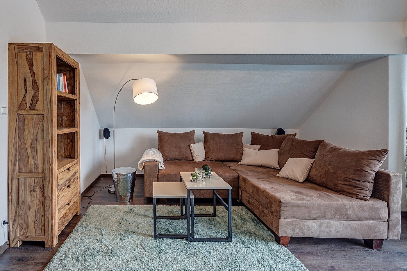 アティック・フラット（屋根裏） 部屋数 3 部屋 | München-Hasenbergl | 1803ML5 | Gemütliche Sitzecke