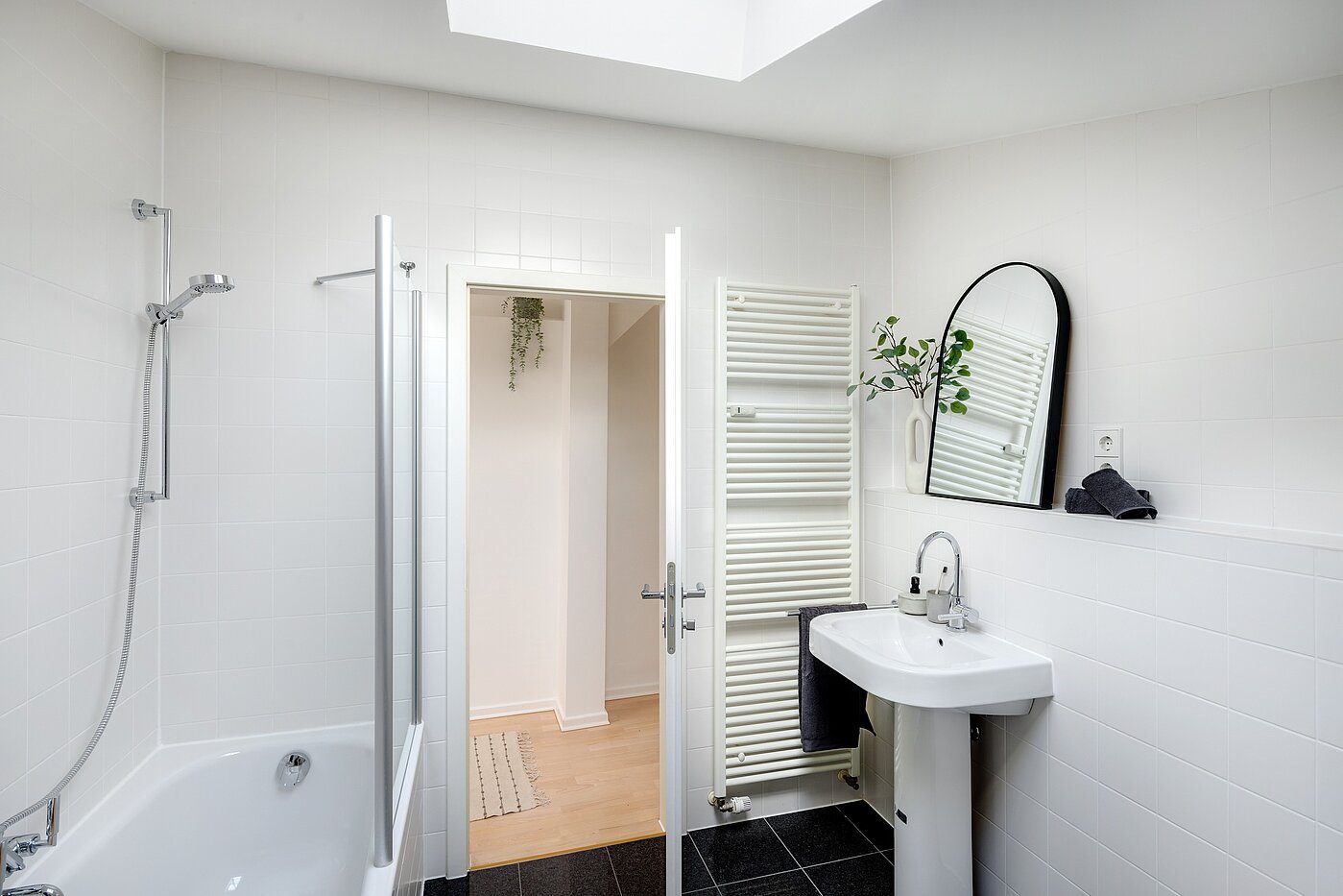 アティック・フラット（屋根裏） 部屋数 1 部屋 | München-Sendling | 700402 | Hochwertige Ausstattung