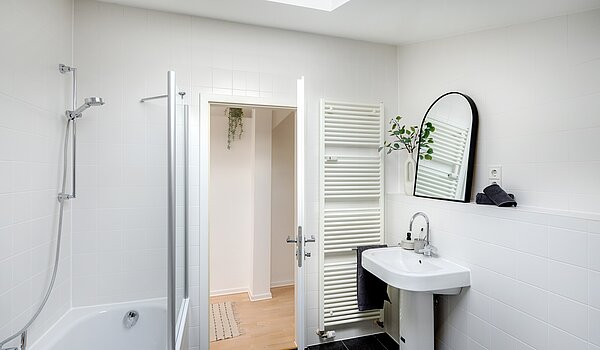 アティック・フラット（屋根裏） 部屋数 1 部屋 | München-Sendling | 700402 | Hochwertige Ausstattung