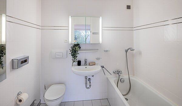 フラット 部屋数 3.5 部屋 | München-Bogenhausen | 703051 | Bad en Suite