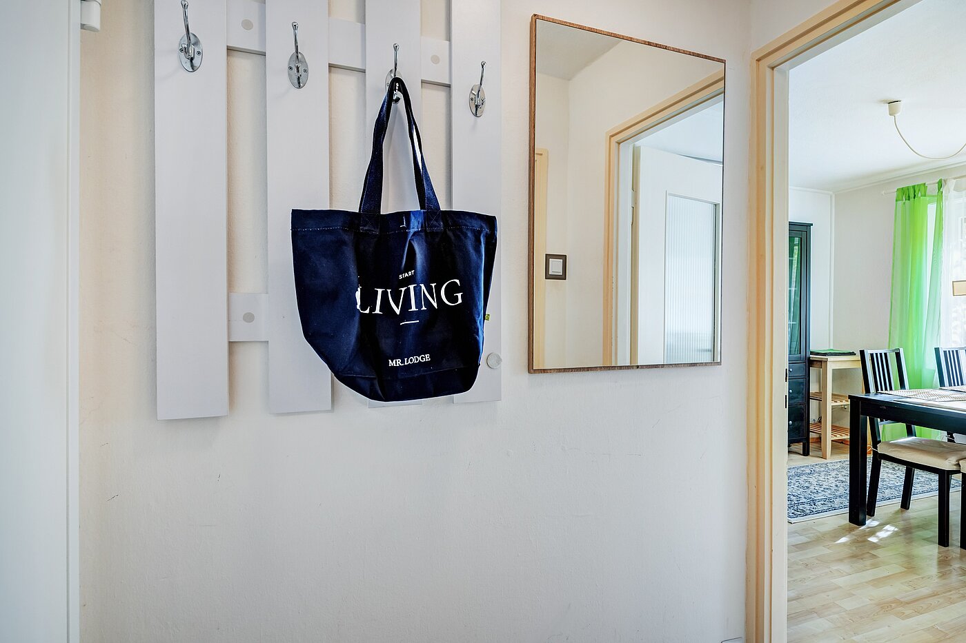 レイズド・グラウンドフロアー（一階が地表よりも高い） 部屋数 1 部屋 | München-Bogenhausen | 70301 | Eingangsbereich