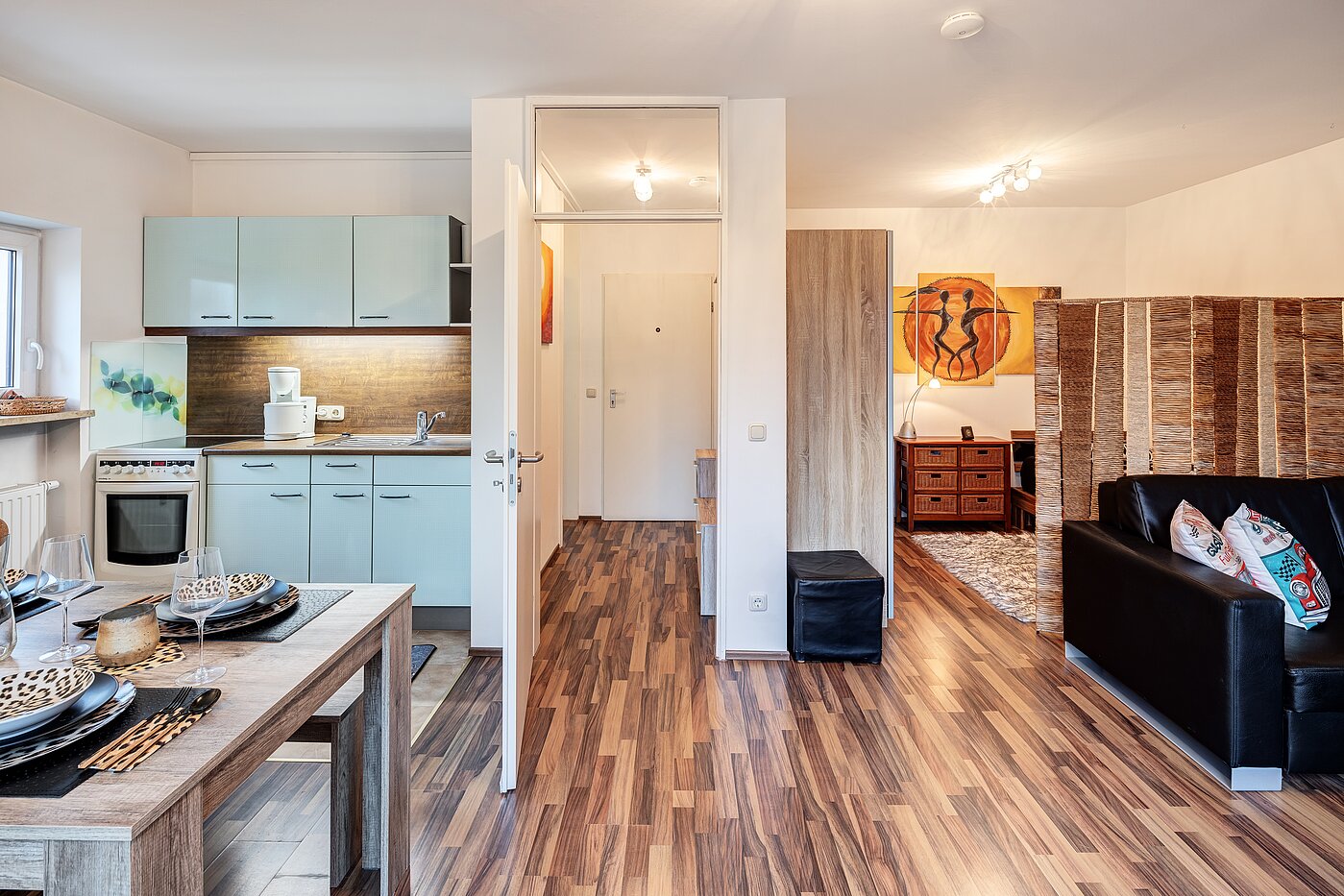 フラット 部屋数 1 部屋 | Karlsfeld | 70460 | Wohn-, Ess- und Schlafbereich