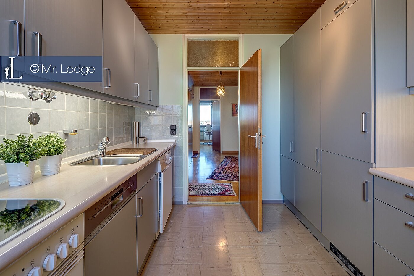 アティック・フラット（屋根裏） 部屋数 5 部屋 | Aschheim | 1710ML4 | .....mit allen elektrischen Geräten