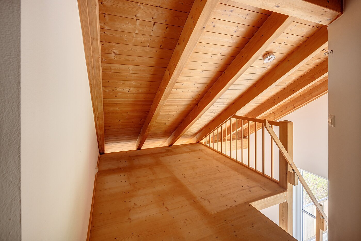 アティック・フラット（屋根裏） 部屋数 2 部屋 | 70314 | Galerie