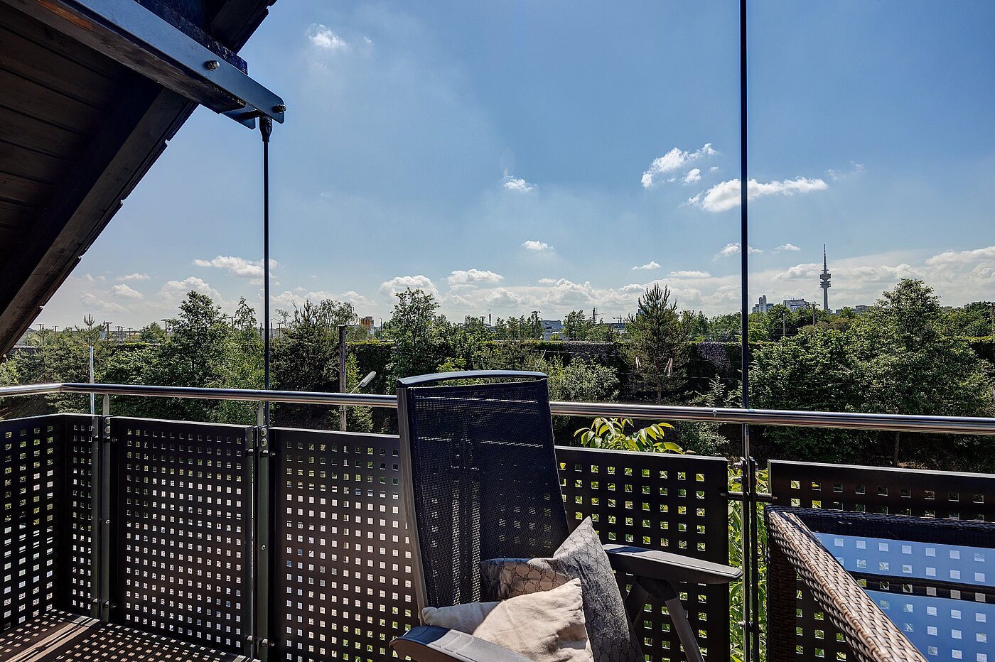 アティック・フラット（屋根裏） 部屋数 3 部屋 | München-Hasenbergl | 1803ML5 | Wohnen..