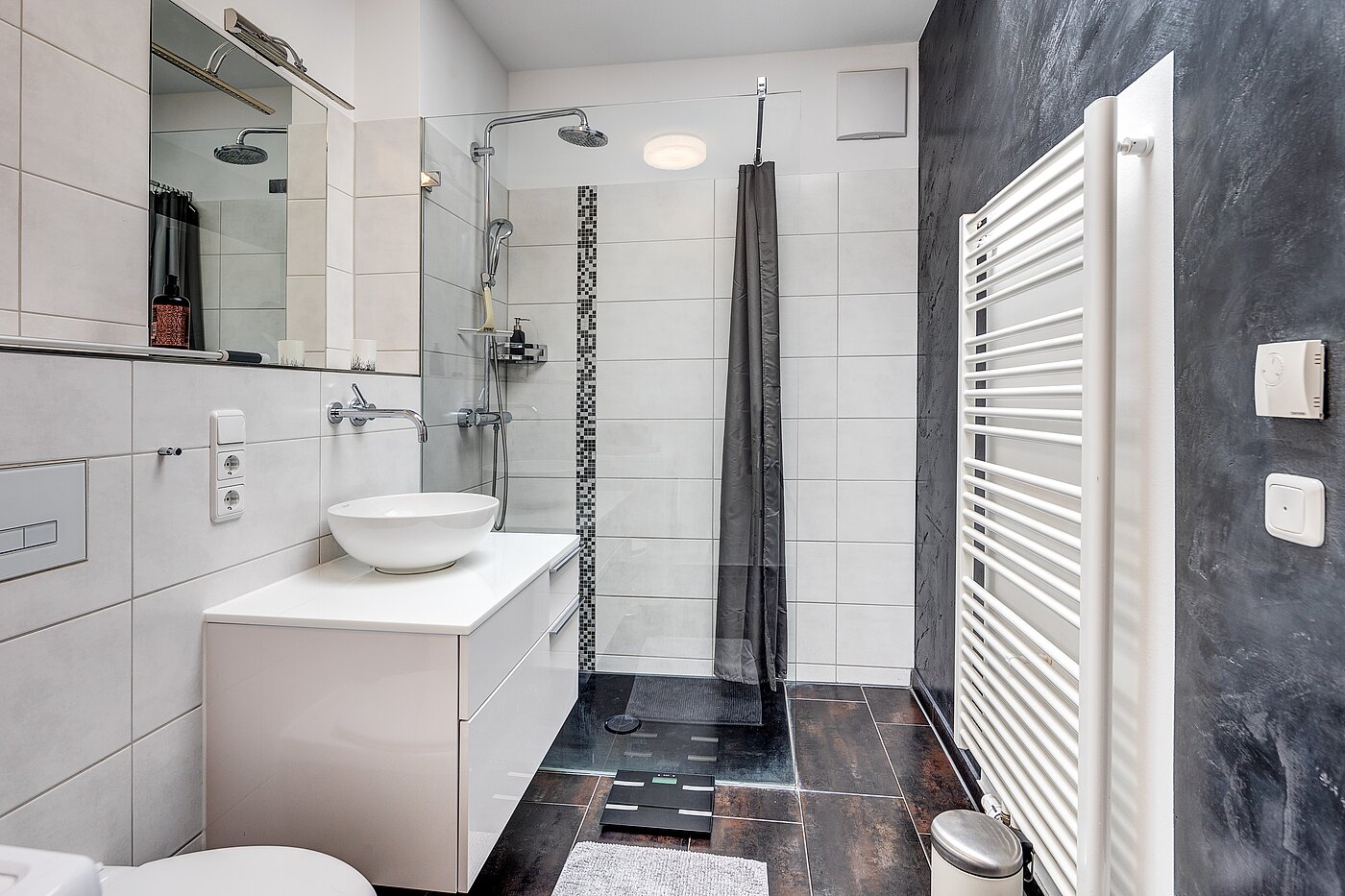 アティック・フラット（屋根裏） 部屋数 3 部屋 | München-Riem | 701701 | ...bodengleicher Dusche