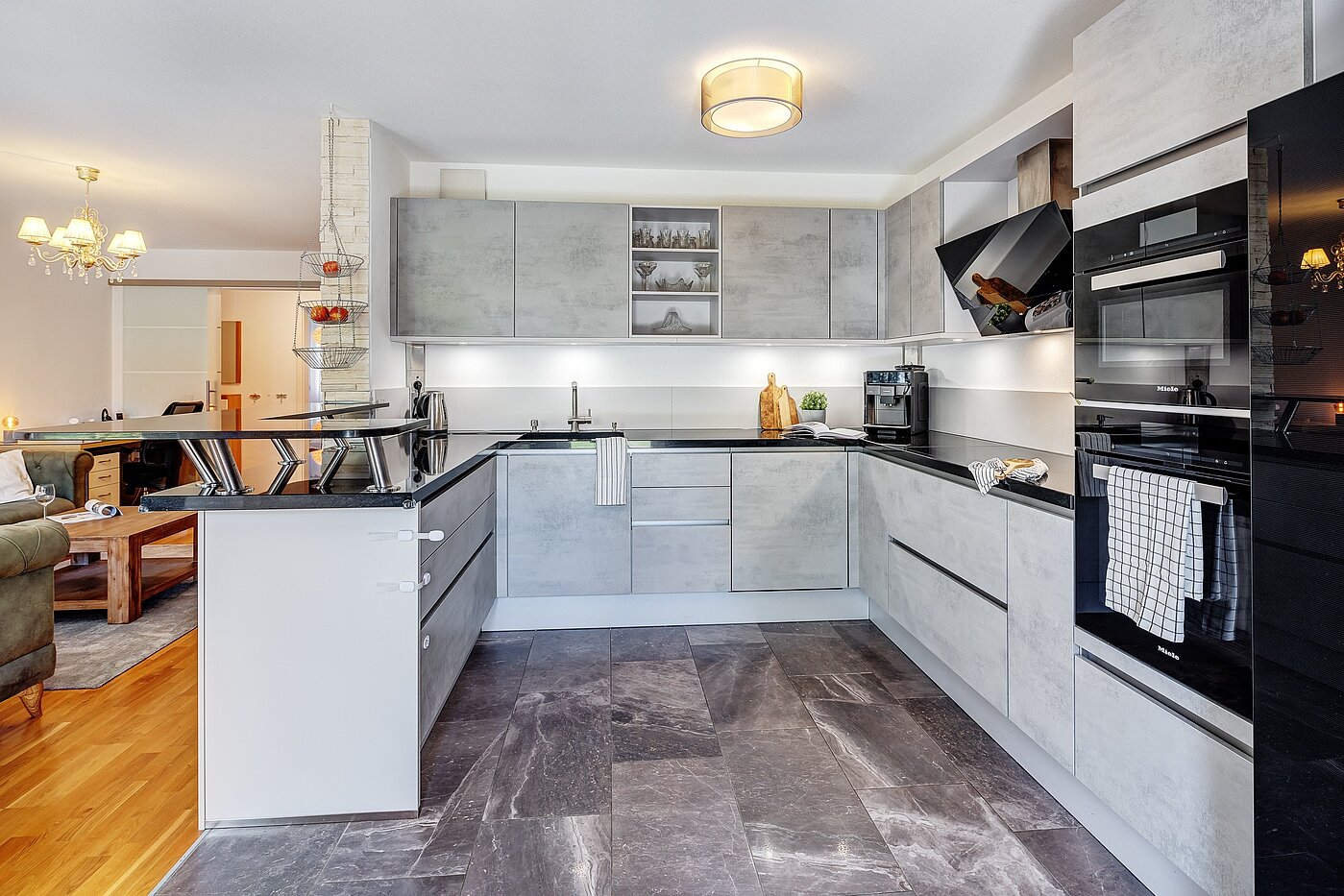 フラット 部屋数 3 部屋 | Wolfratshausen | 2208ML1 | ...Küche mit...