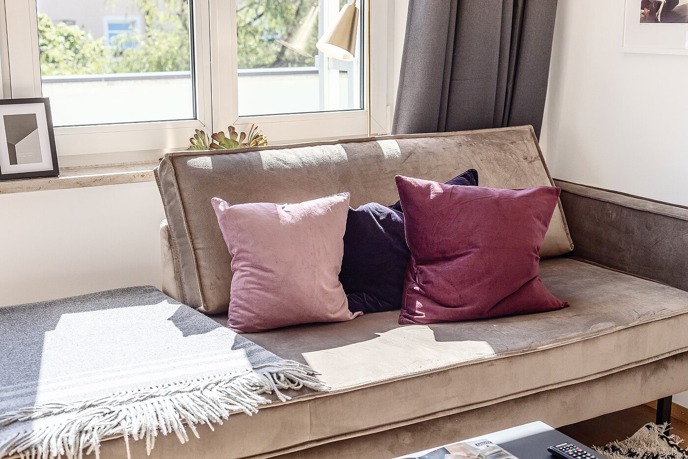 フラット 部屋数 1 部屋 | München-Neuhausen | 2010ML6 | ...mit gemütlicher Couch