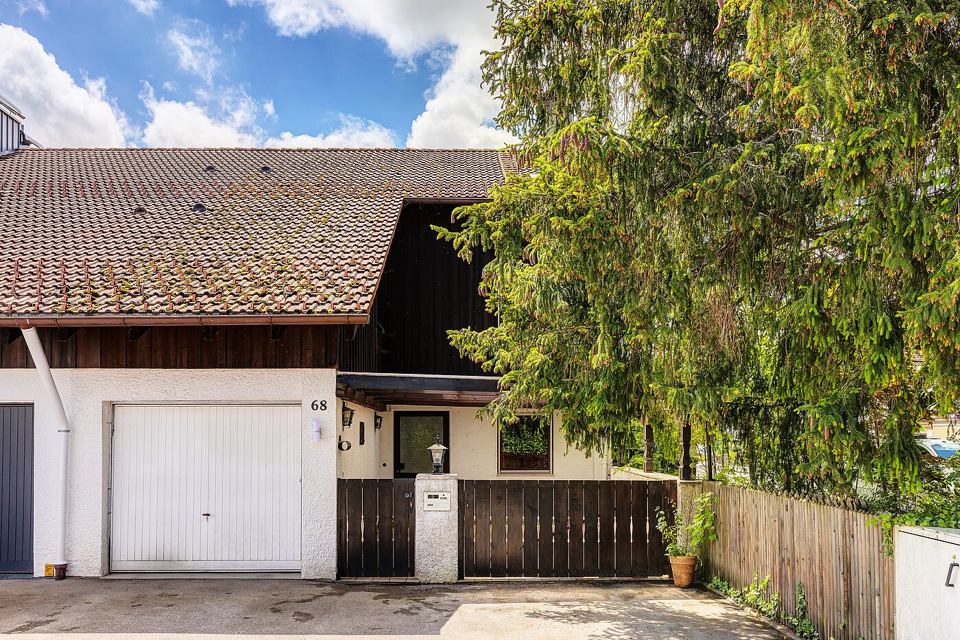 角のテラスハウス 部屋数 5 部屋 | Penzberg | 701121 | Hausansicht mit Garage