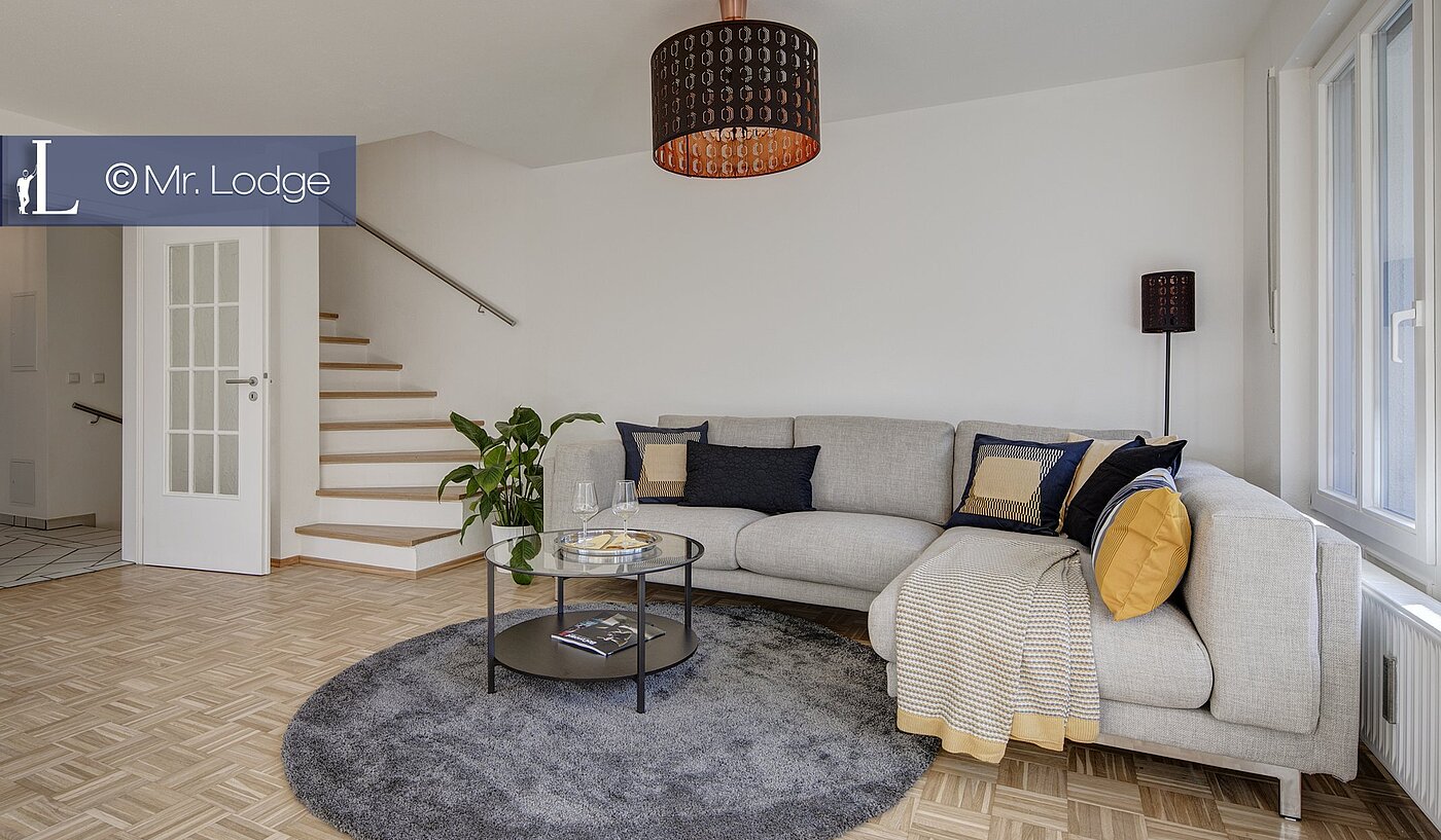 セミ・デタッチド・ハウス（一戸建てを二つに分けた家屋） 部屋数 5 部屋 | 1702ML1 | Front