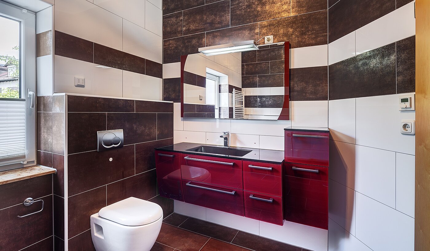 セミ・デタッチド・ハウス（一戸建てを二つに分けた家屋） 部屋数 6.5 部屋 | Unterschleißheim | 70122 | Modernes Bad...