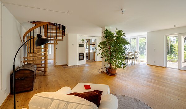 特別物件 部屋数 8 部屋 | 70406 | Wohnen Erdgeschoss