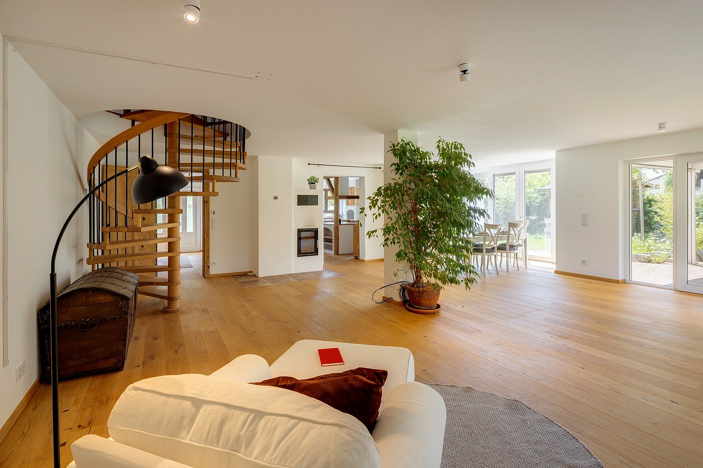 特別物件 部屋数 8 部屋 | 70406 | Wohnen Erdgeschoss