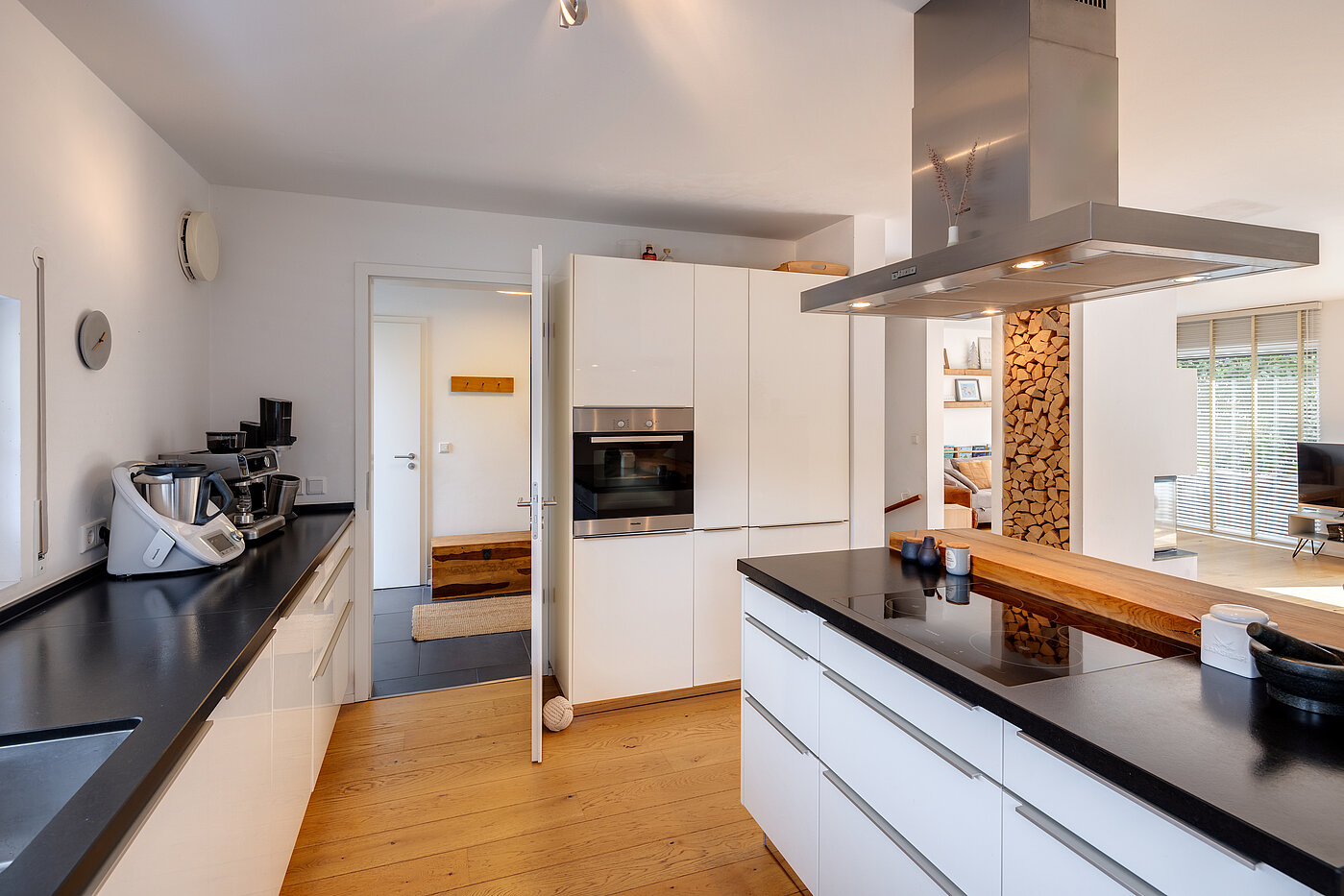 セミ・デタッチド・ハウス（一戸建てを二つに分けた家屋） 部屋数 5 部屋 | München-Aubing | 70162 | Hochwertige Einbauküche