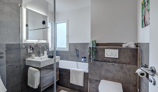 フラット 部屋数 4 部屋 | Ismaning | 700081 | Stilvolles Badezimmer