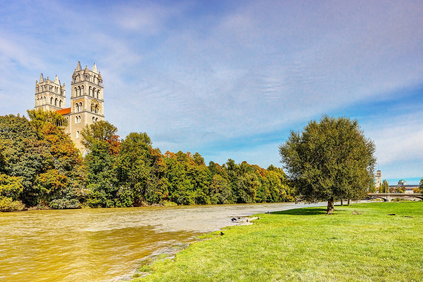アティック・フラット（屋根裏） 部屋数 2 部屋 | München-Au | 2209ML3 | ...an der Isar...