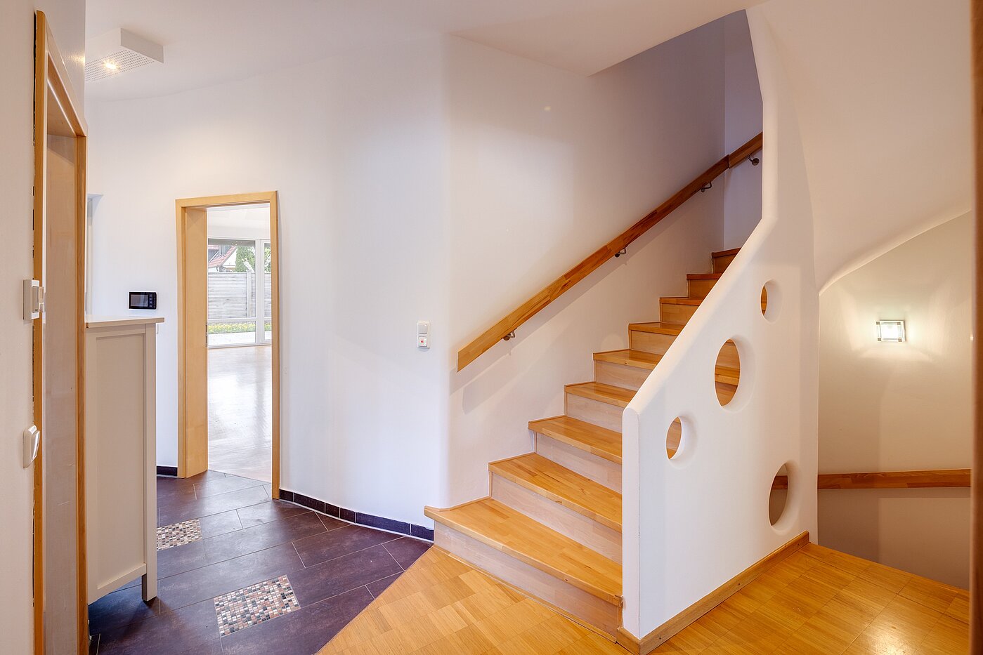 セミ・デタッチド・ハウス（一戸建てを二つに分けた家屋） 部屋数 6.5 部屋 | Unterschleißheim | 70122 | Auf dem Weg...