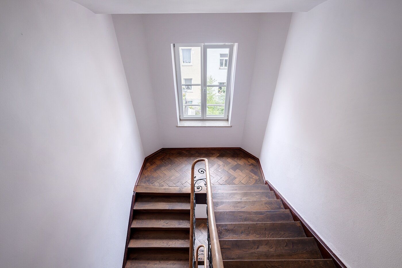 アティック・フラット（屋根裏） 部屋数 1 部屋 | München-Sendling | 700402 | Hoistorisches Treppenhaus