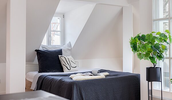 アティック・フラット（屋根裏） 部屋数 1 部屋 | München-Sendling | 700402 | Platz zum Träumen