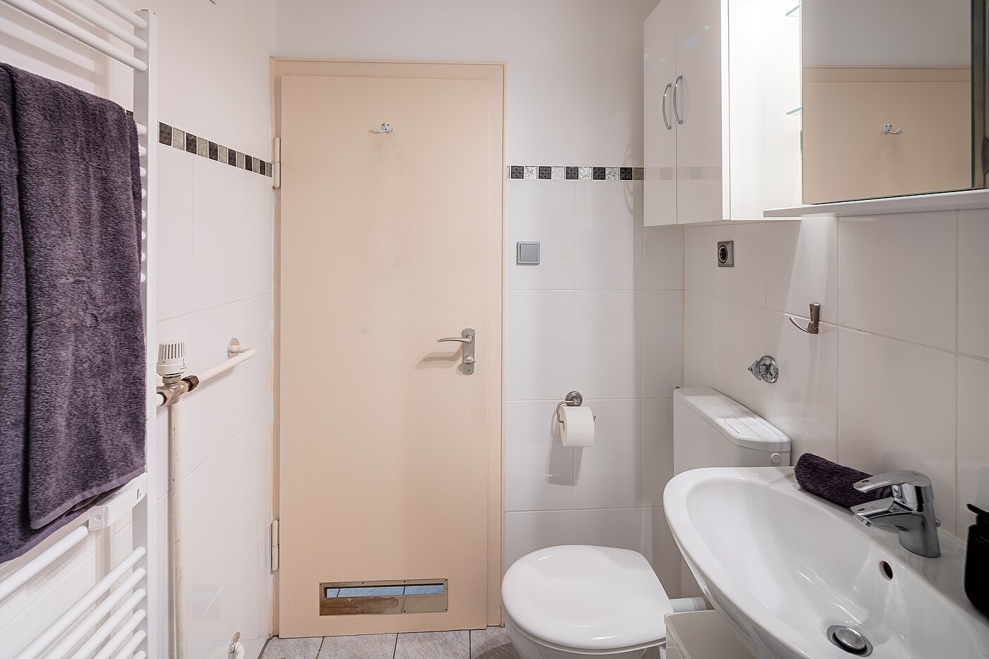 Apartment 部屋数 1 部屋 | München-Forstenried | 70190 | Geschmackvolles Bad...