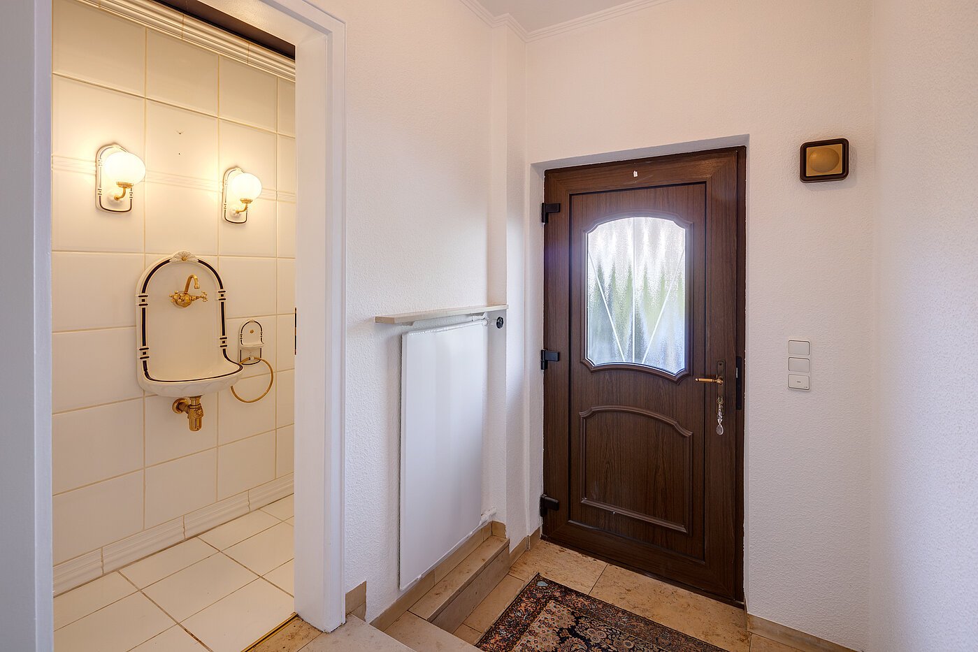 セミ・デタッチド・ハウス(一戸建てを二つに分けた家屋) 部屋数 4 部屋 | München-Solln | 70120 | Hauseingang