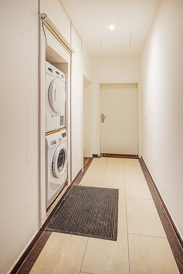 フラット 部屋数 4 部屋 | München-Neuhausen | 70471 | Gemeinschaftsflur Blickrichtung Eingang