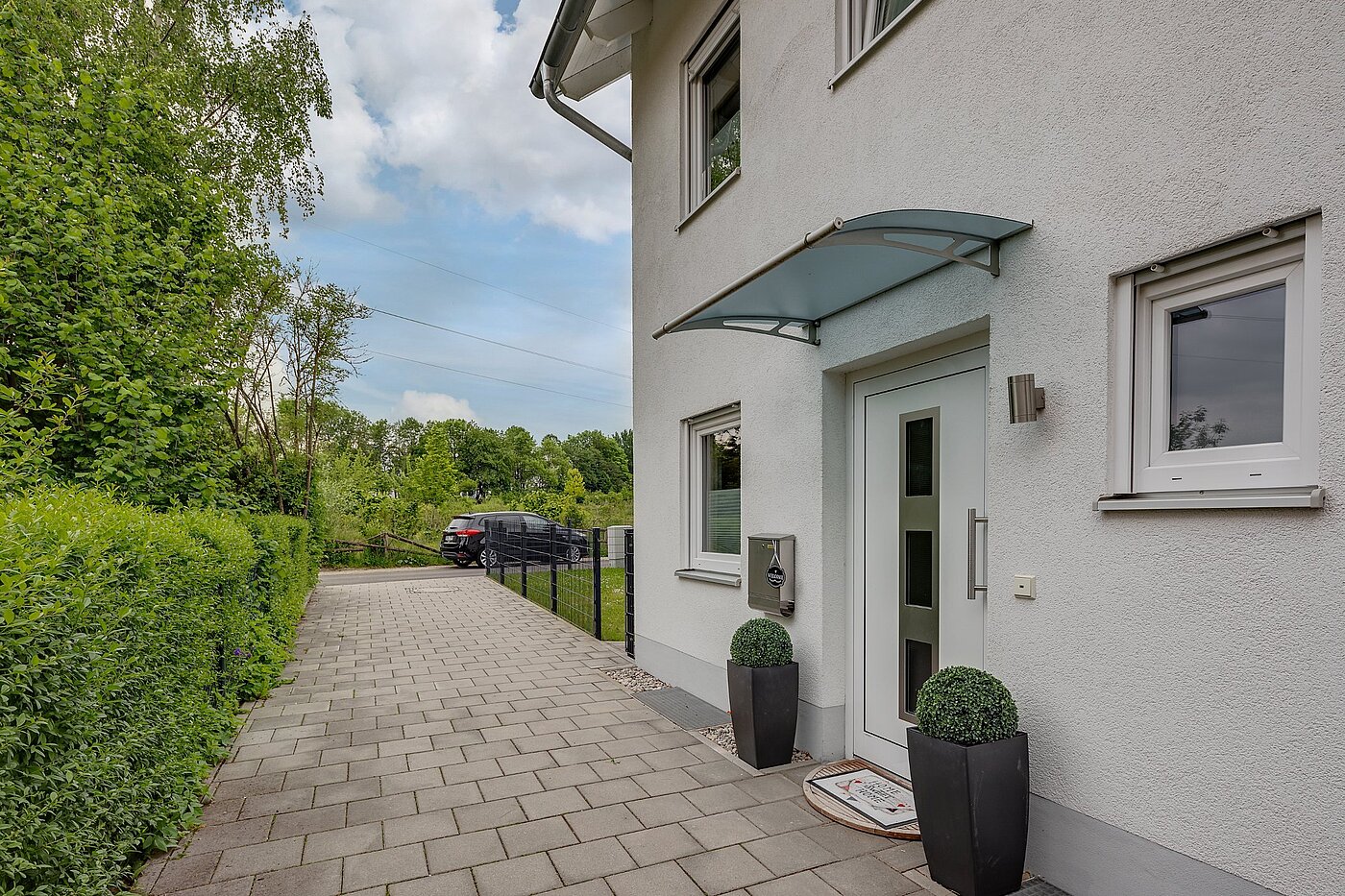 セミ・デタッチド・ハウス（一戸建てを二つに分けた家屋） 部屋数 5 部屋 | München-Aubing | 1905ML4 | Hauseingang