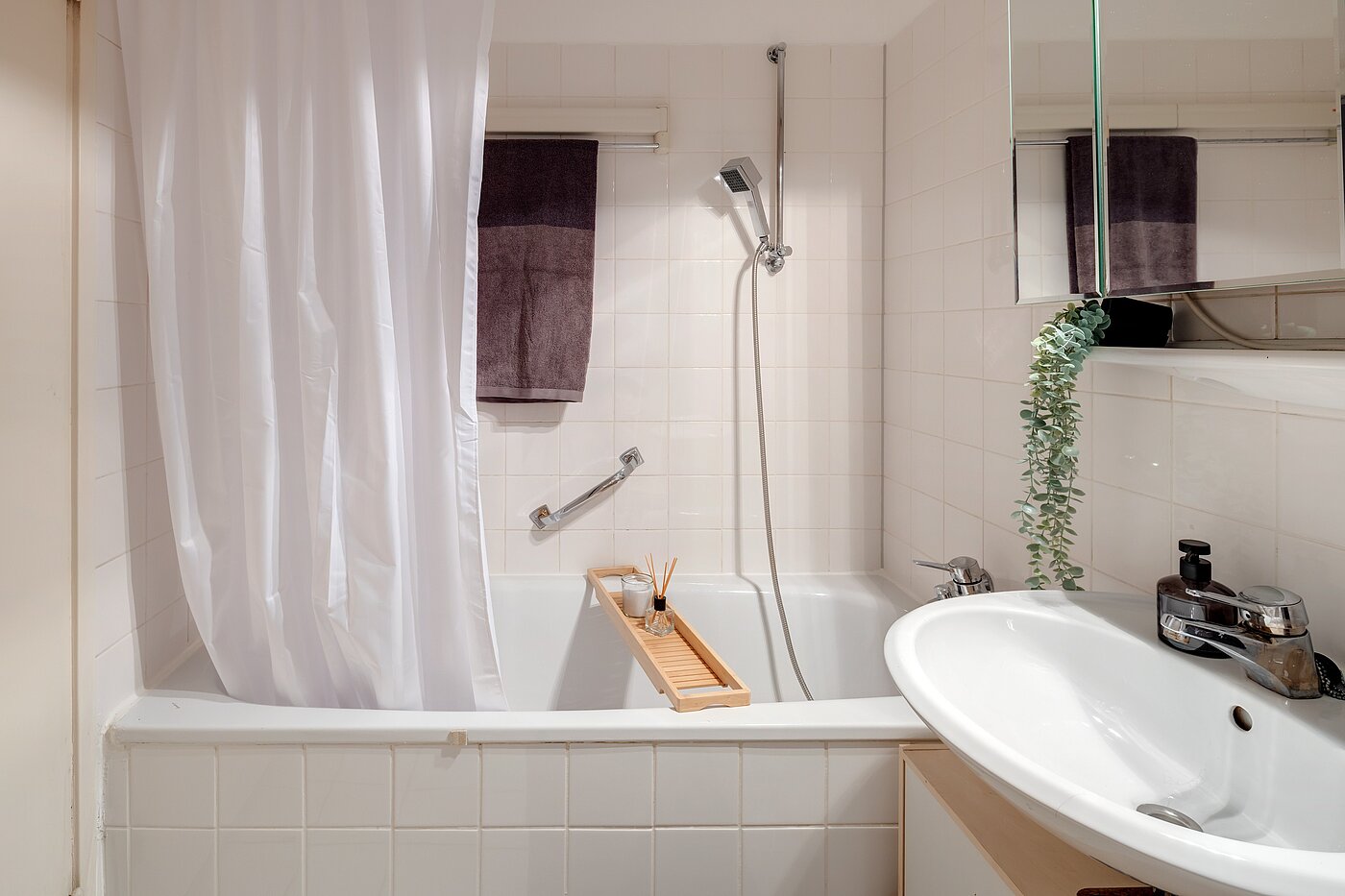 フラット 部屋数 2 部屋 | München-Sendling-Westpark | 2204ML2 | ...mit Badewanne