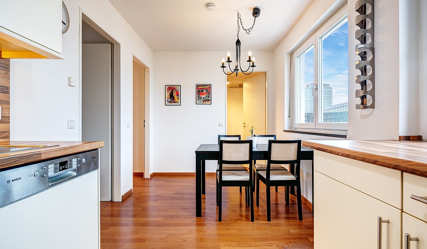 フラット 部屋数 2.5 部屋 | 70020 | ...mit Fenster und Platz zum Essen