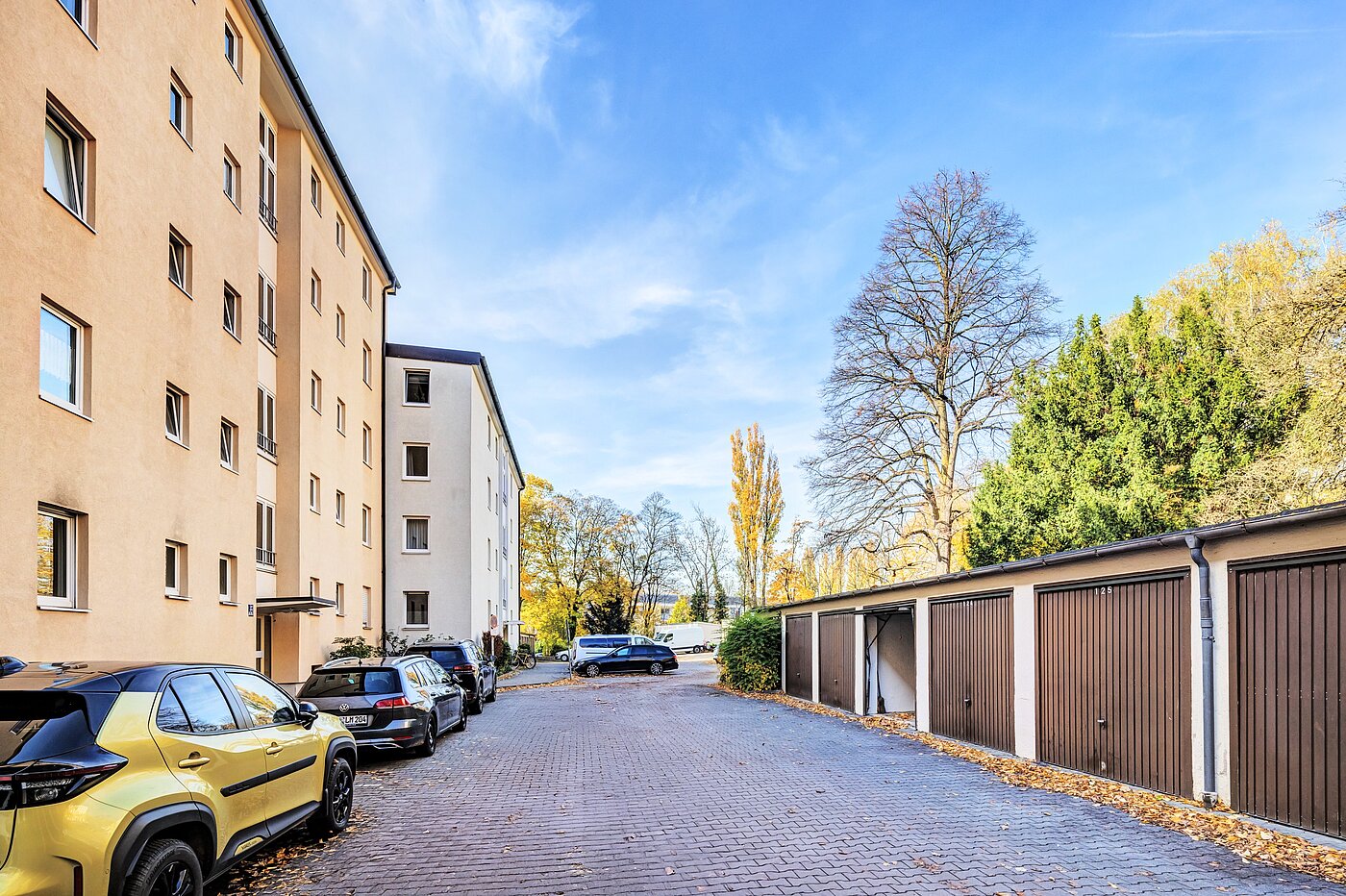 レイズド・グラウンドフロアー（一階が地表よりも高い） 部屋数 1 部屋 | München-Bogenhausen | 70301 | Hof