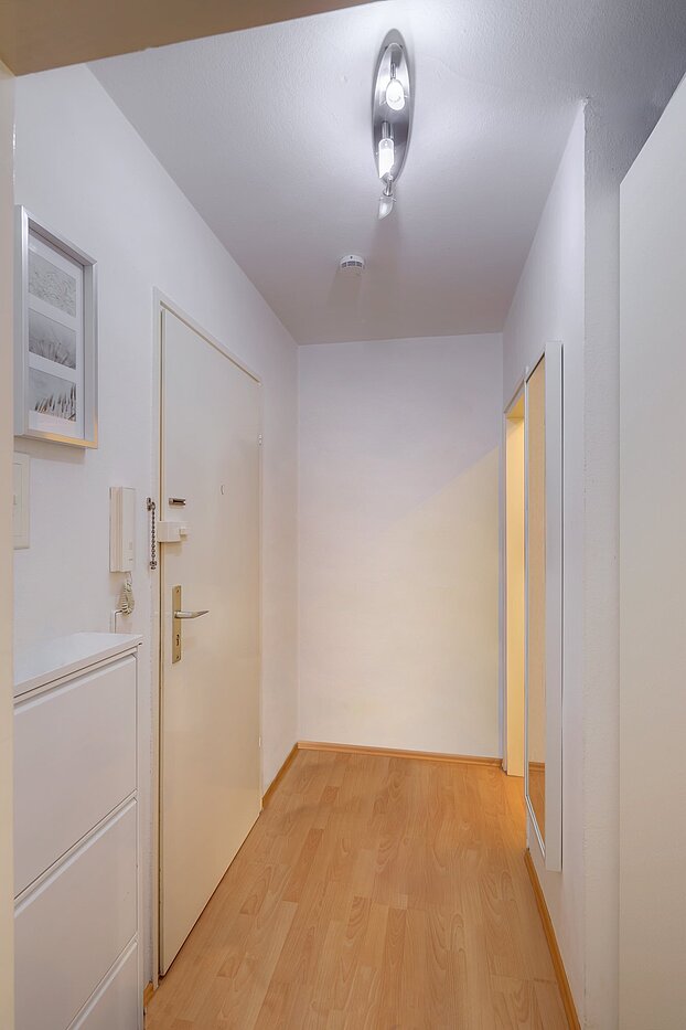 フラット 部屋数 1 部屋 | München-Obergiesing | 2104ML3 | Flur mit Schrank im Eck