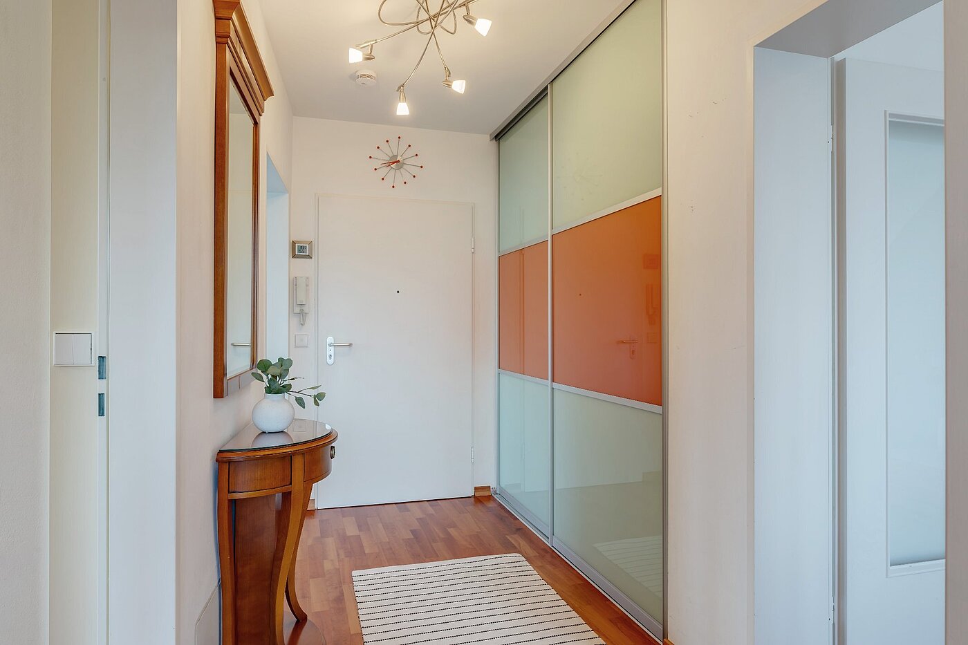 アティック・フラット（屋根裏） 部屋数 2 部屋 | München-Sendling | 1911ML4 | Diele mit Einbauschrank