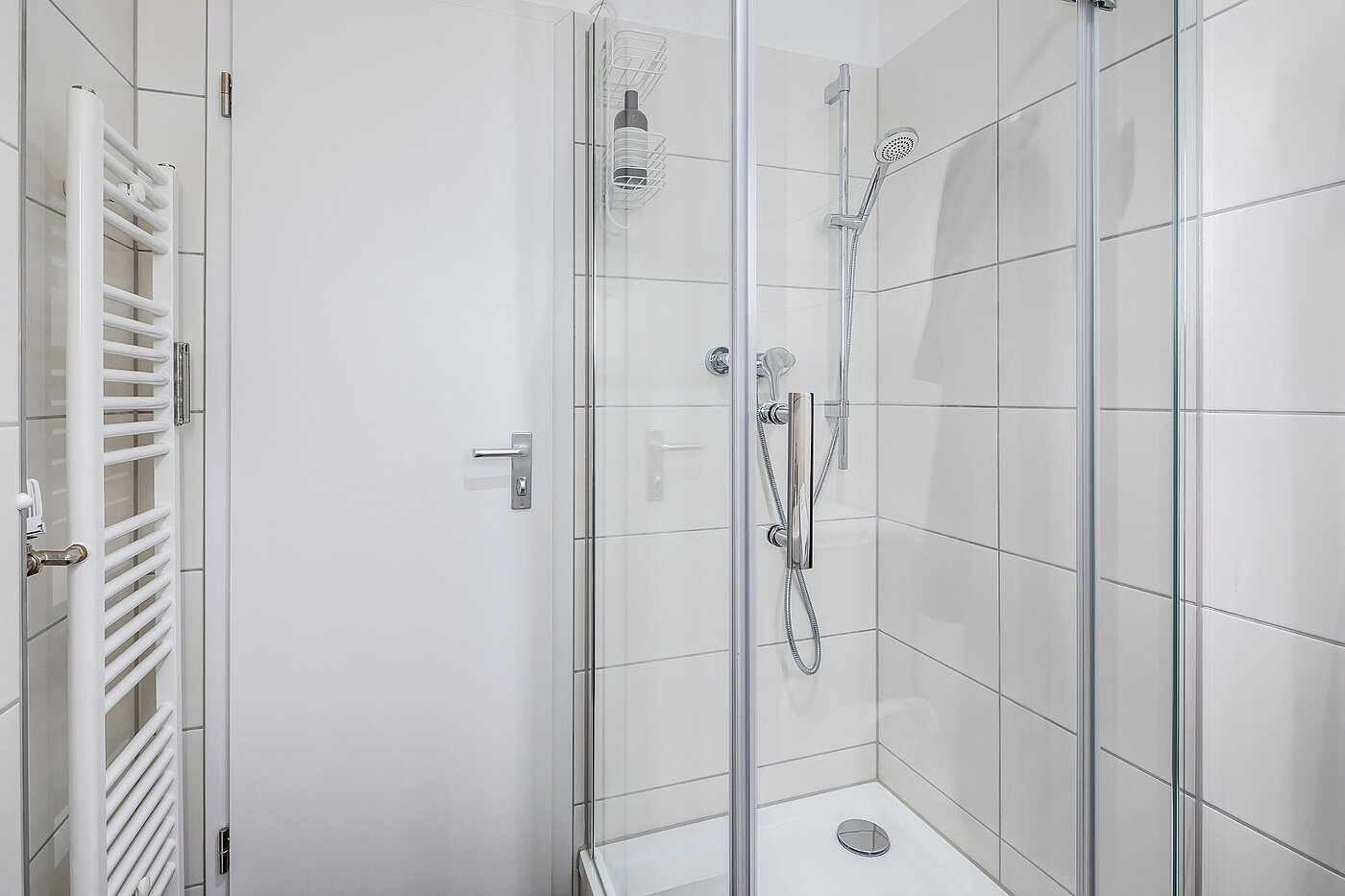 フラット 部屋数 1 部屋 | München-Neuhausen | 2010ML6 | ...mit Vollglasdusche