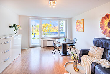 Neuperlach: 借地権 - バルコニーと駐車スペース付きの魅力的な2ルームフラット - 入居可