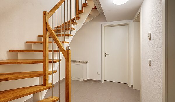 セミ・デタッチド・ハウス（一戸建てを二つに分けた家屋） 部屋数 6 部屋 | München-Pasing | 2007ML5 | Ausgebautes Kellergeschoss